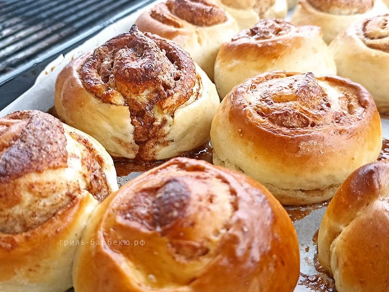 Постные булочки с корицей и кленовым сиропом на гриле